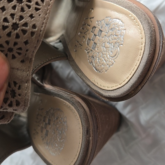 Vince Camuto Klova Laser Cut Stylish Tan Peep-Toe Ankle Boots Summer Shoes - Picture 4 of 10
